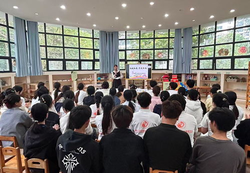 從背教案到帶娃上課 00后幼師的成長路比想象中更暖心